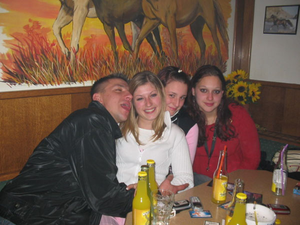 Horse Pub 25